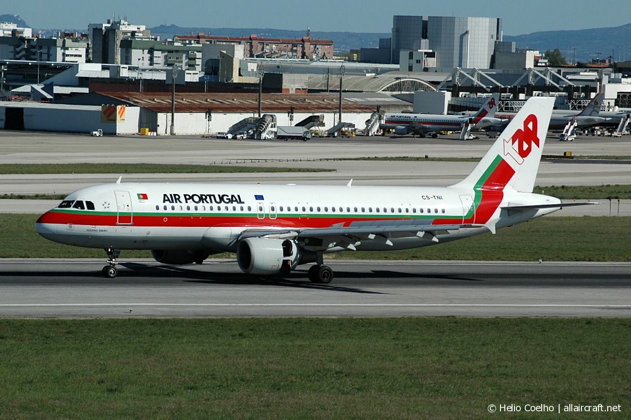 CS-TNI (982) 1999 Airbus A320-214