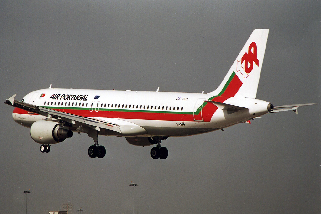 CS-TNM (1799) 2002 Airbus A320-214