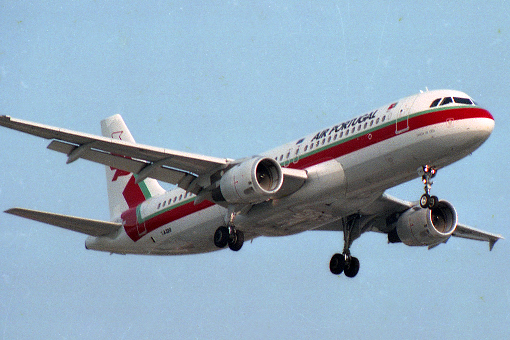CS-TND (235) 1991 Airbus A320-212