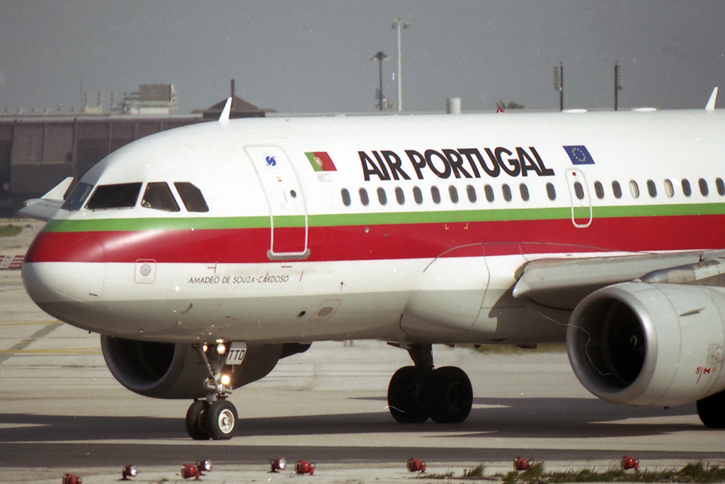 CS-TTD (790) 1998 Airbus A319-111
