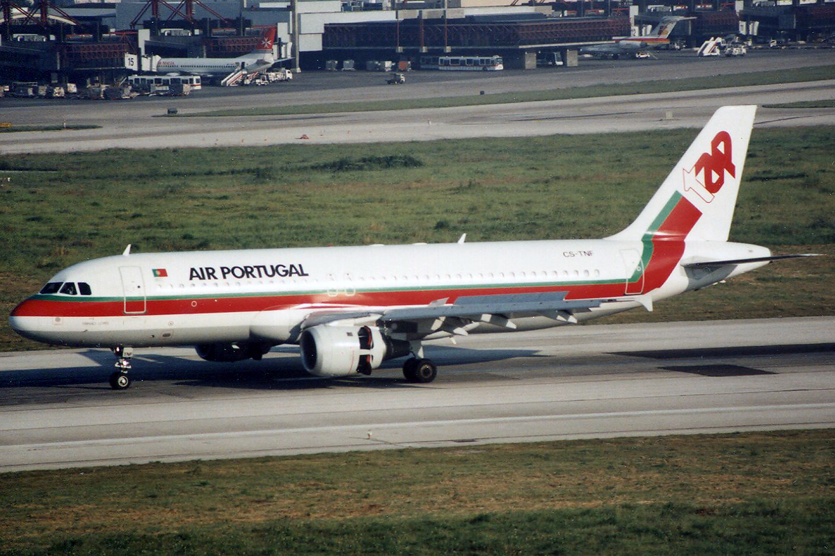 CS-TNF (407) 1993 Airbus A320-211