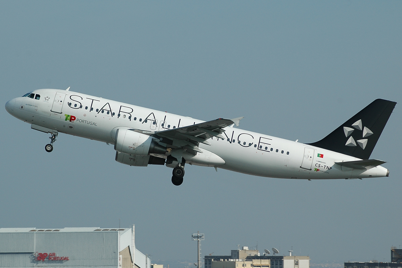 CS-TNP · Airbus A320-214 · (LIS / LPPT)