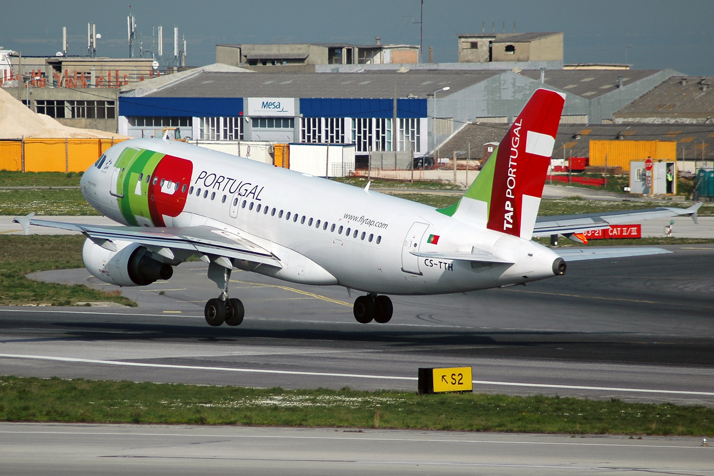 CS-TTH (917) 1998 Airbus A319-111