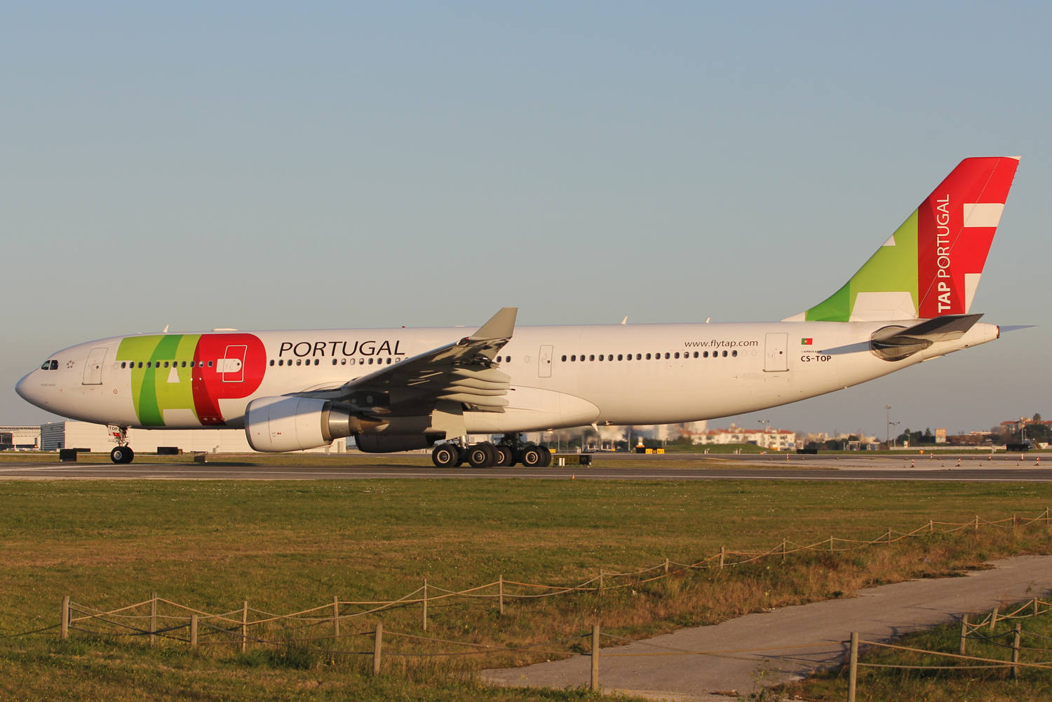 CS-TOP · Airbus A330-202 · (LIS / LPPT)