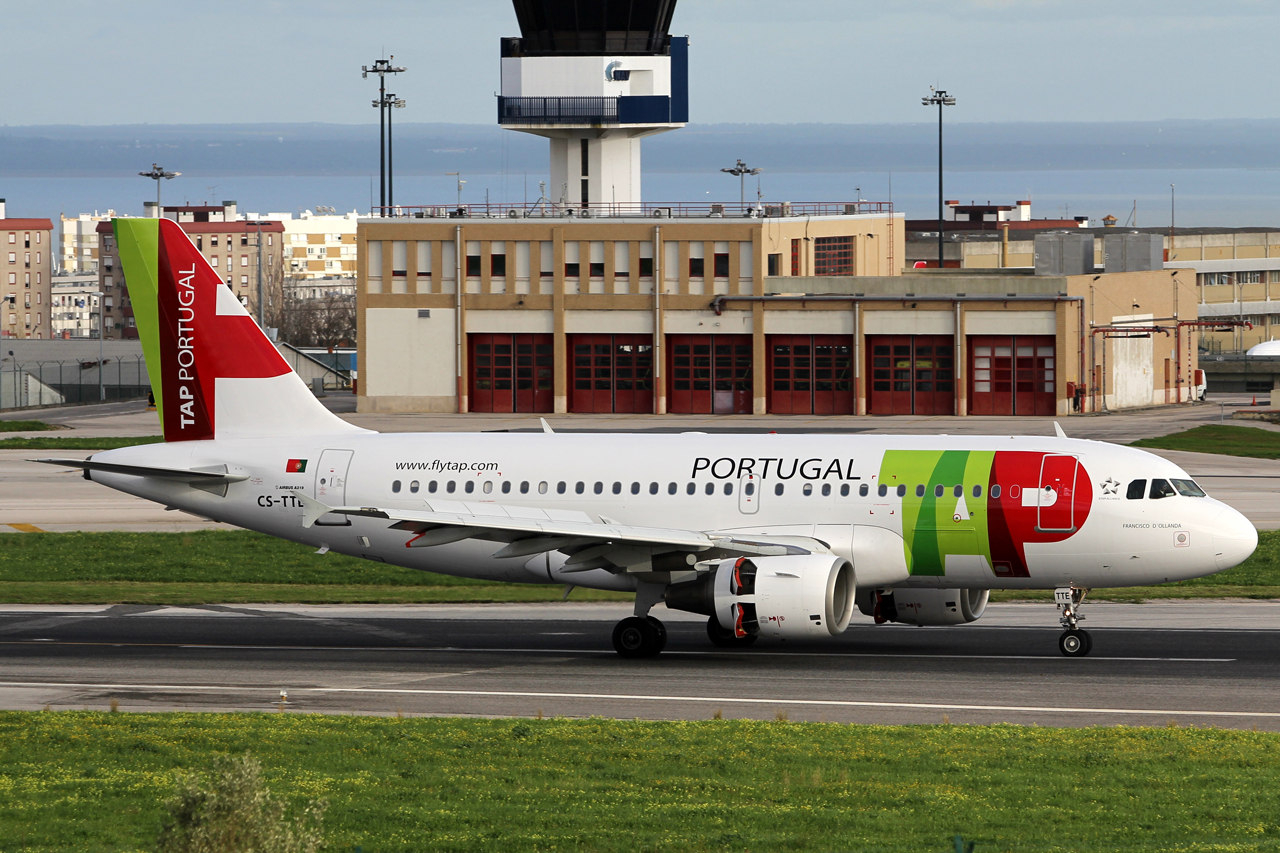 CS-TTE (821) 1998 Airbus A319-111