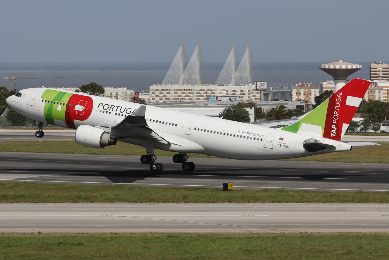 CS-TOG (312) 1999 Airbus A330-223