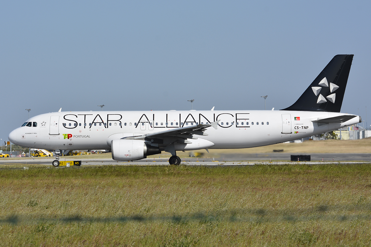 CS-TNP (2178) 2004 Airbus A320-214