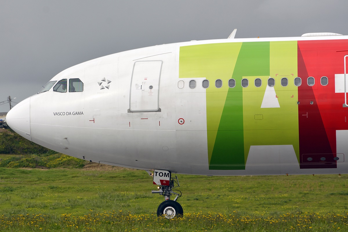 CS-TOM · Airbus A330-202 · (LIS / LPPT)