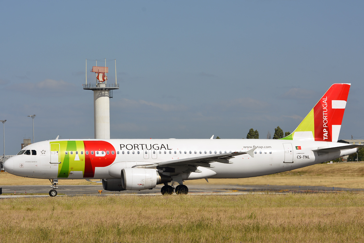 CS-TNL (1231) 2000 Airbus A320-214