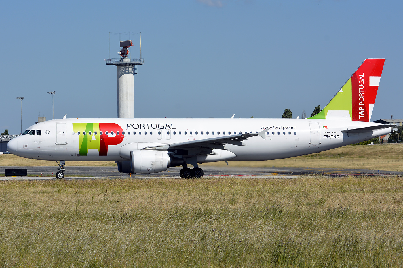 CS-TNQ (3769) 2009 Airbus A320-214
