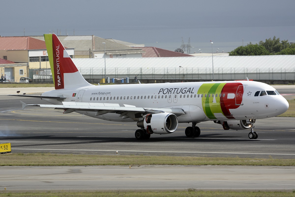 CS-TNN (1816) 2002 Airbus A320-214