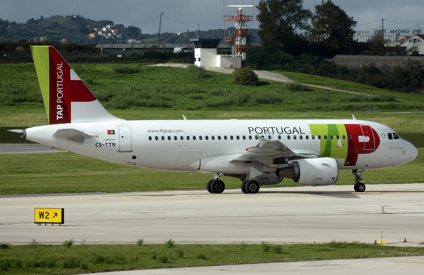 CS-TTN (1120) 1999 Airbus A319-111