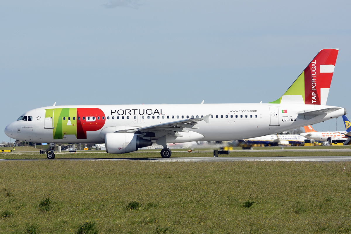CS-TNW · Airbus A320-214 · (LIS / LPPT)