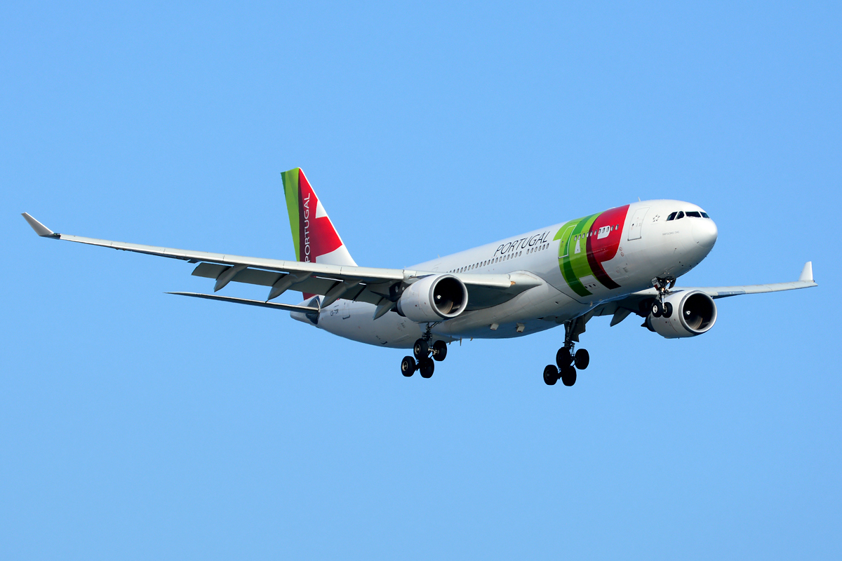 CS-TOR (486) 2002 Airbus A330-203