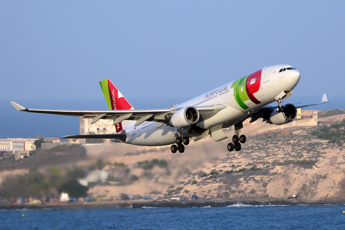 CS-TOR (486) 2002 Airbus A330-203