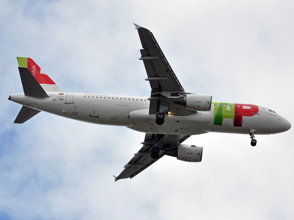 CS-TNI (982) 1999 Airbus A320-214