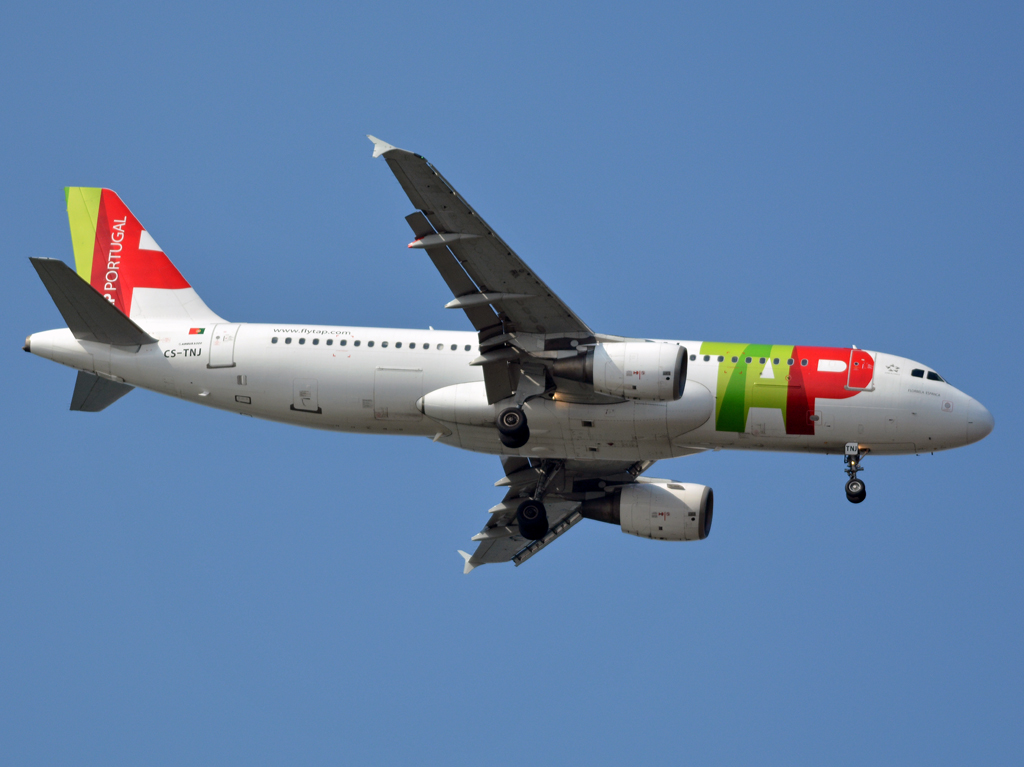 CS-TNJ (1181) 2000 Airbus A320-214