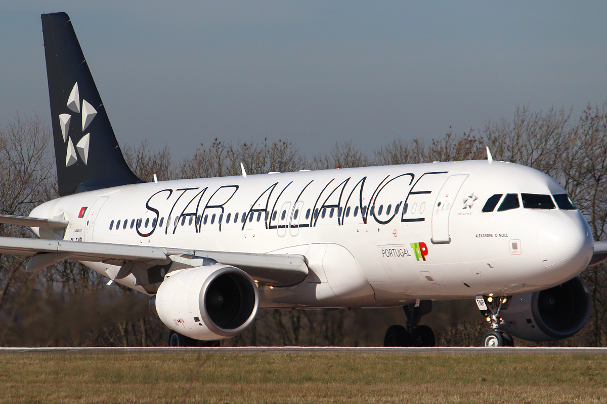 CS-TNP (2178) 2004 Airbus A320-214