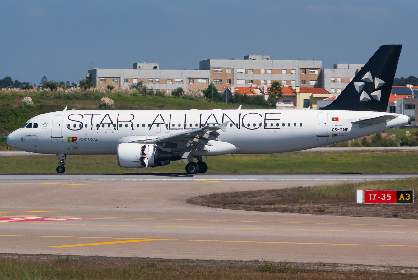 CS-TNP · Airbus A320-214 · (OPO / LPPR)