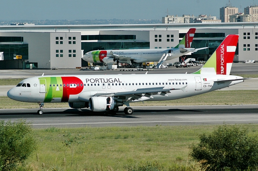 CS-TNS (4021) 2009 Airbus A320-214