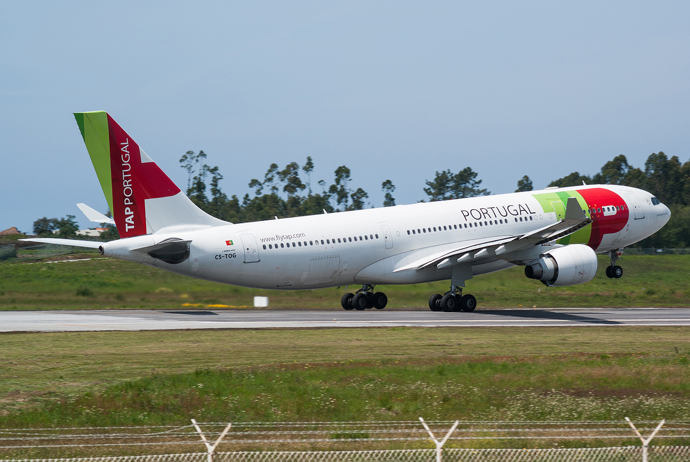 CS-TOG (312) 1999 Airbus A330-223