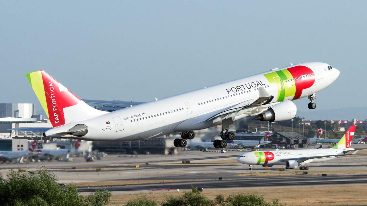 CS-TOO (914) 2008 Airbus A330-202