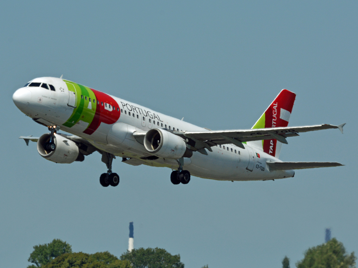 CS-TQD (870) 1999 Airbus A320-214