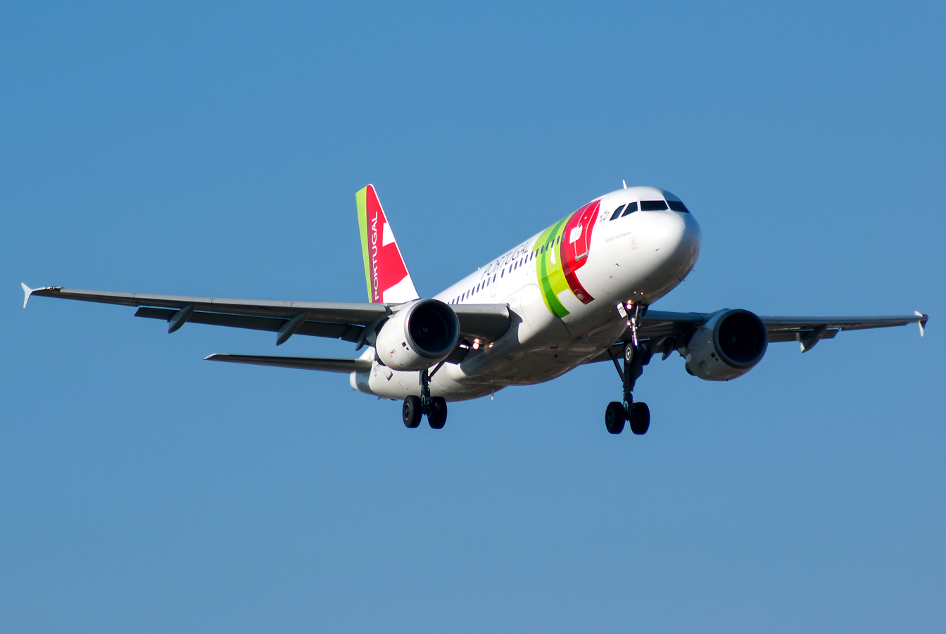 CS-TTF (837) 1998 Airbus A319-111