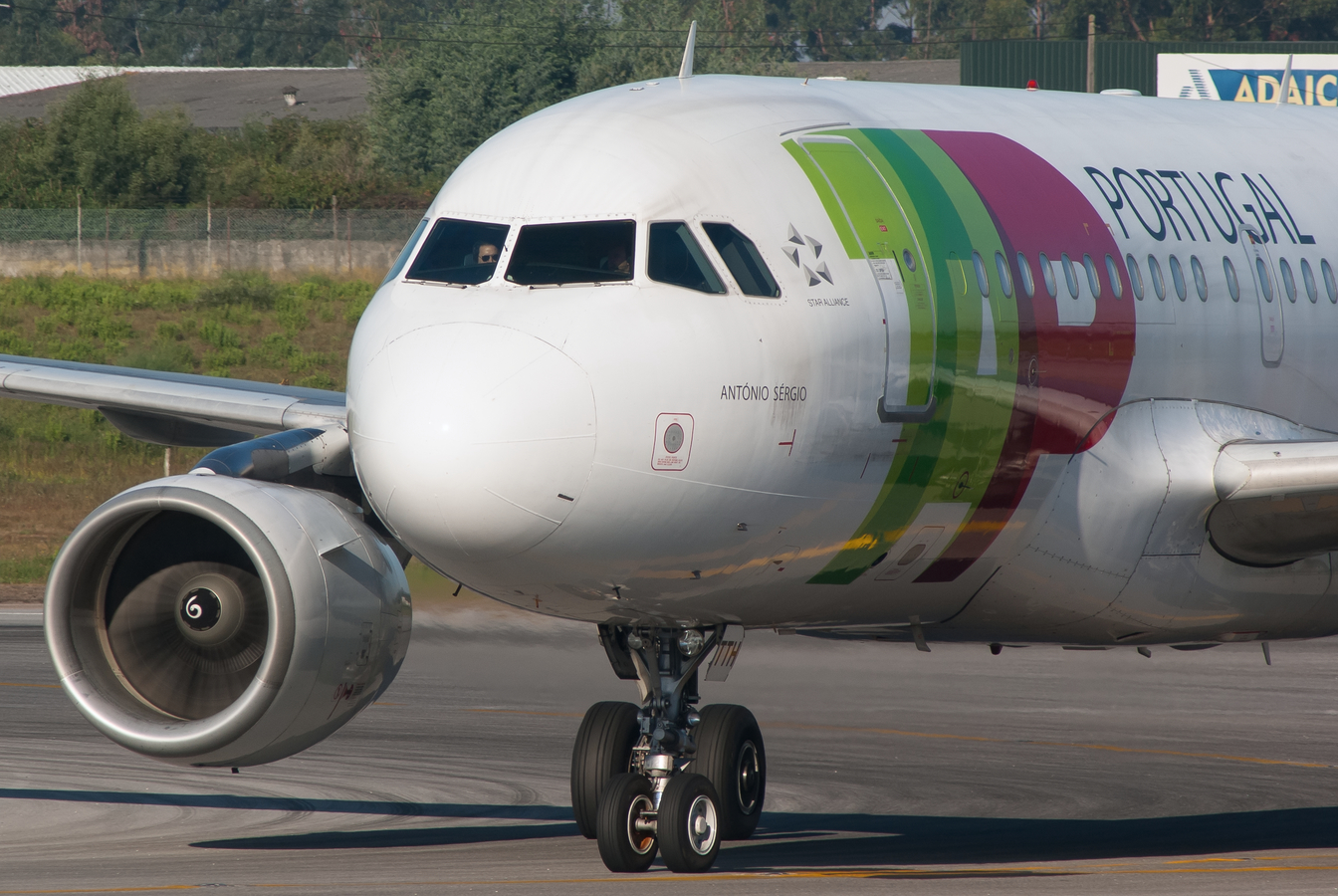 CS-TTH (917) 1998 Airbus A319-111