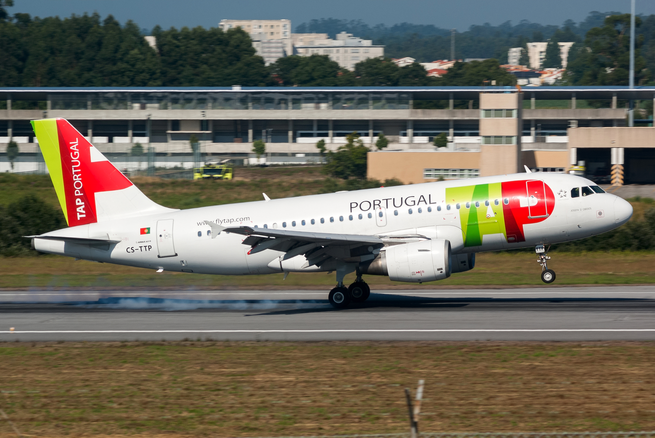 CS-TTP (1165) 2000 Airbus A319-111
