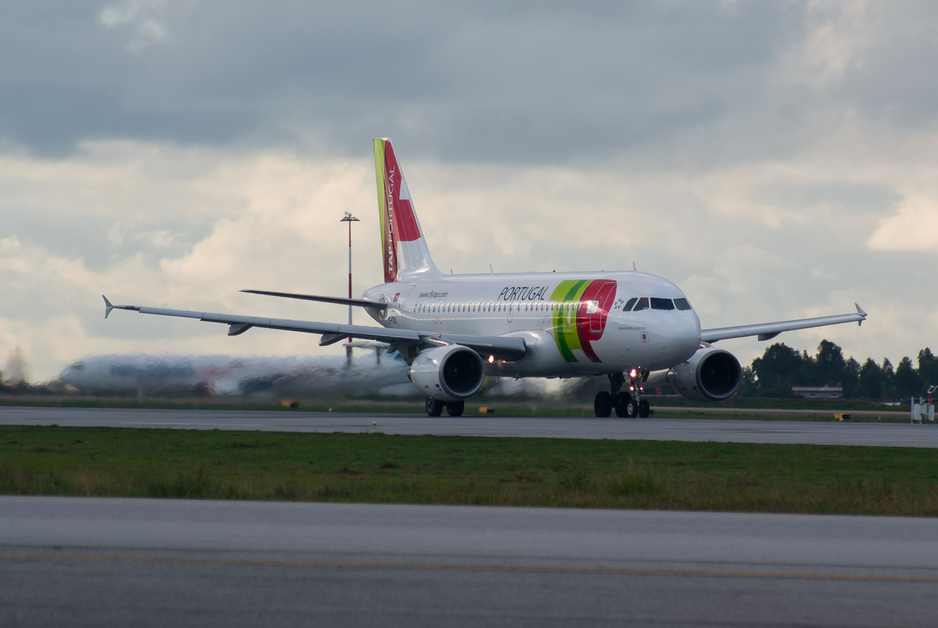 CS-TTU (1668) 2002 Airbus A319-112