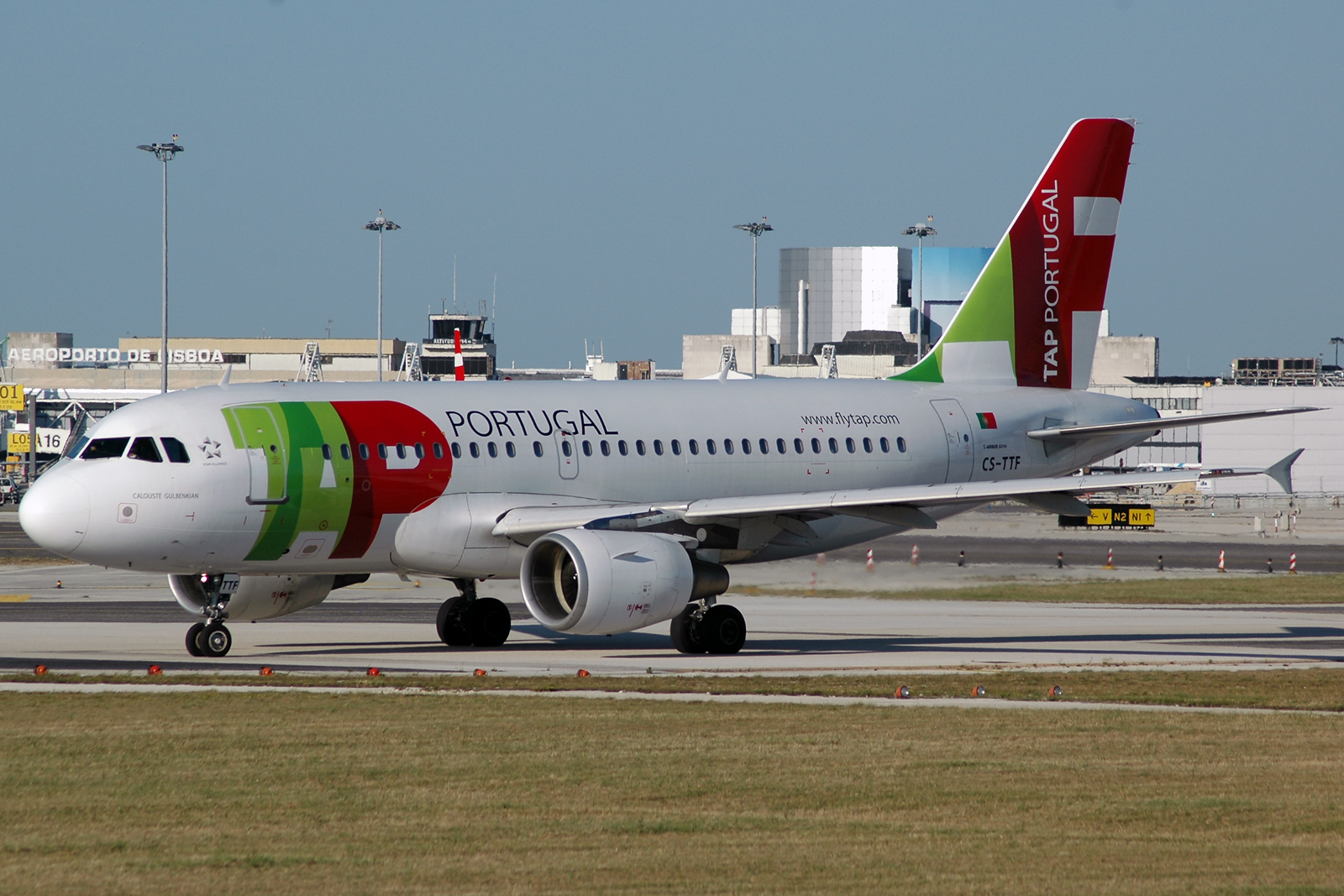 CS-TTF (837) 1998 Airbus A319-111