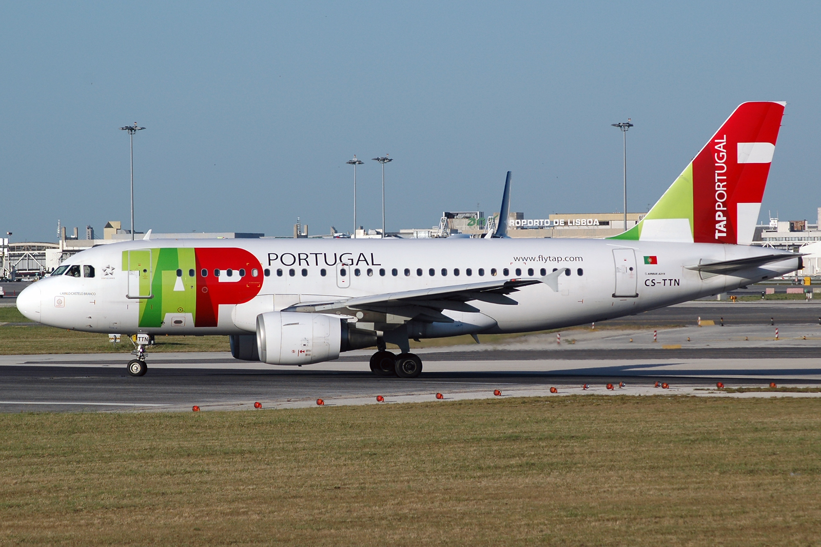 CS-TTN (1120) 1999 Airbus A319-111