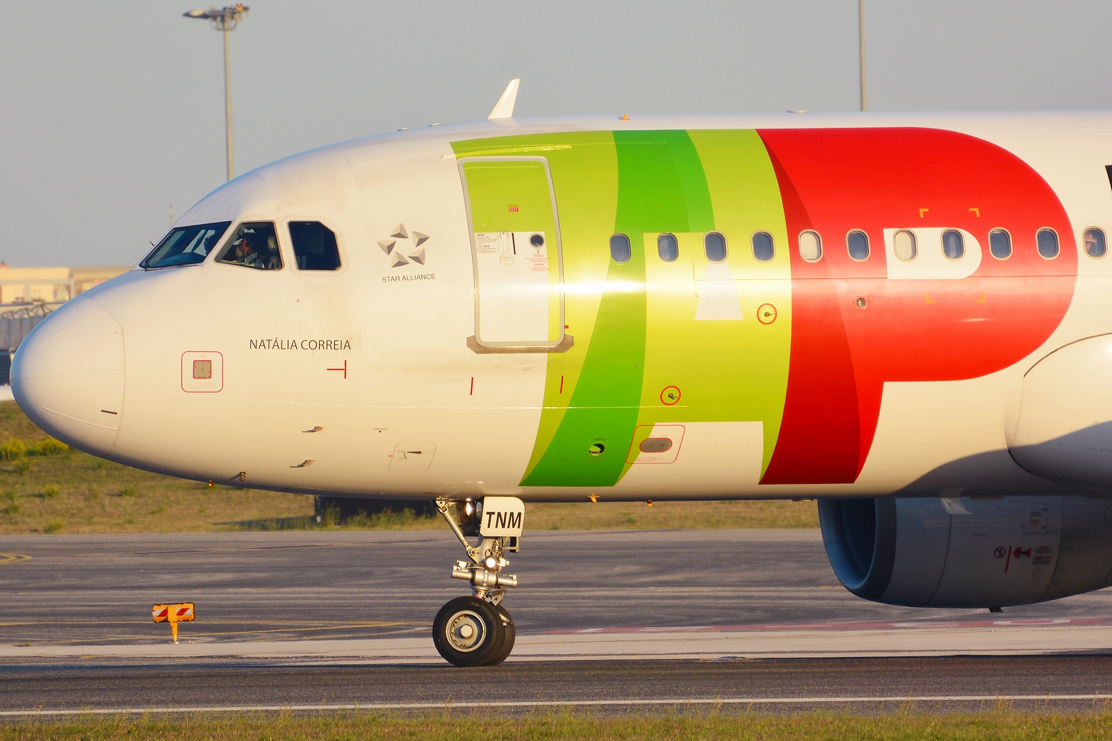 CS-TNM · Airbus A320-214 · (LIS / LPPT)