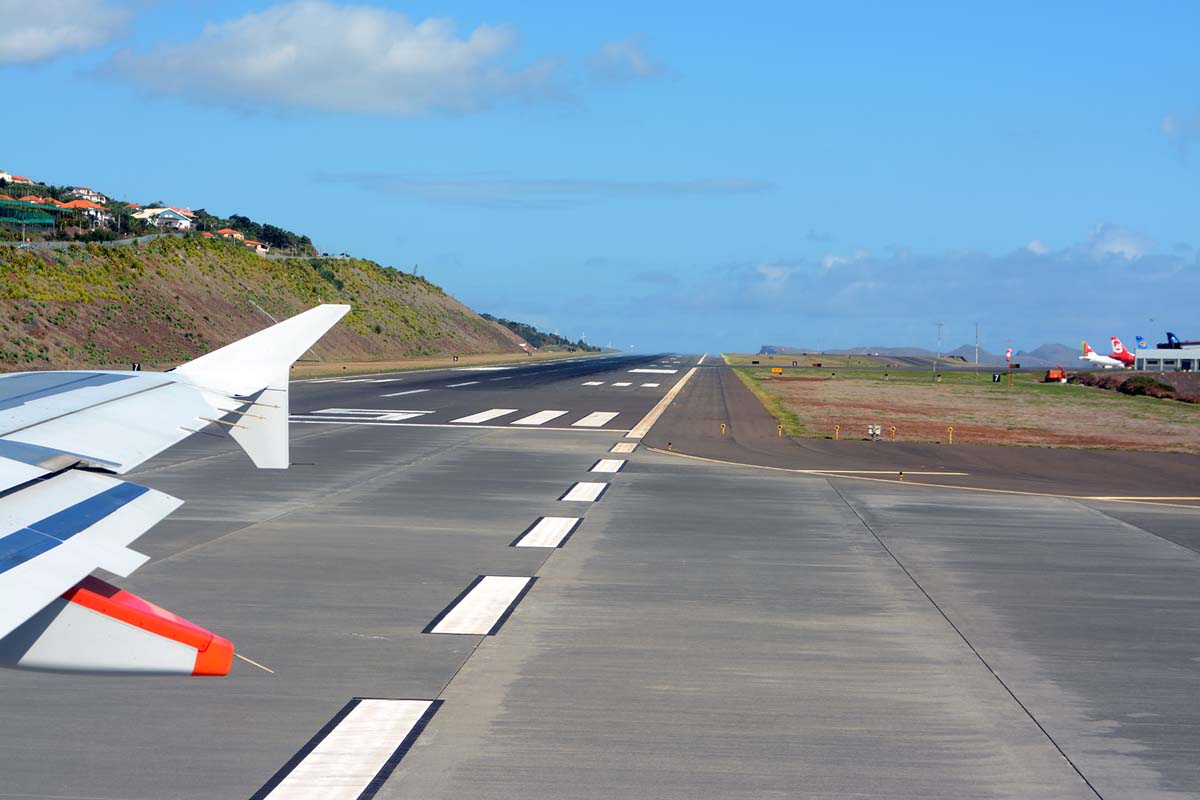 CS-TTR (1756) 2002 Airbus A319-112