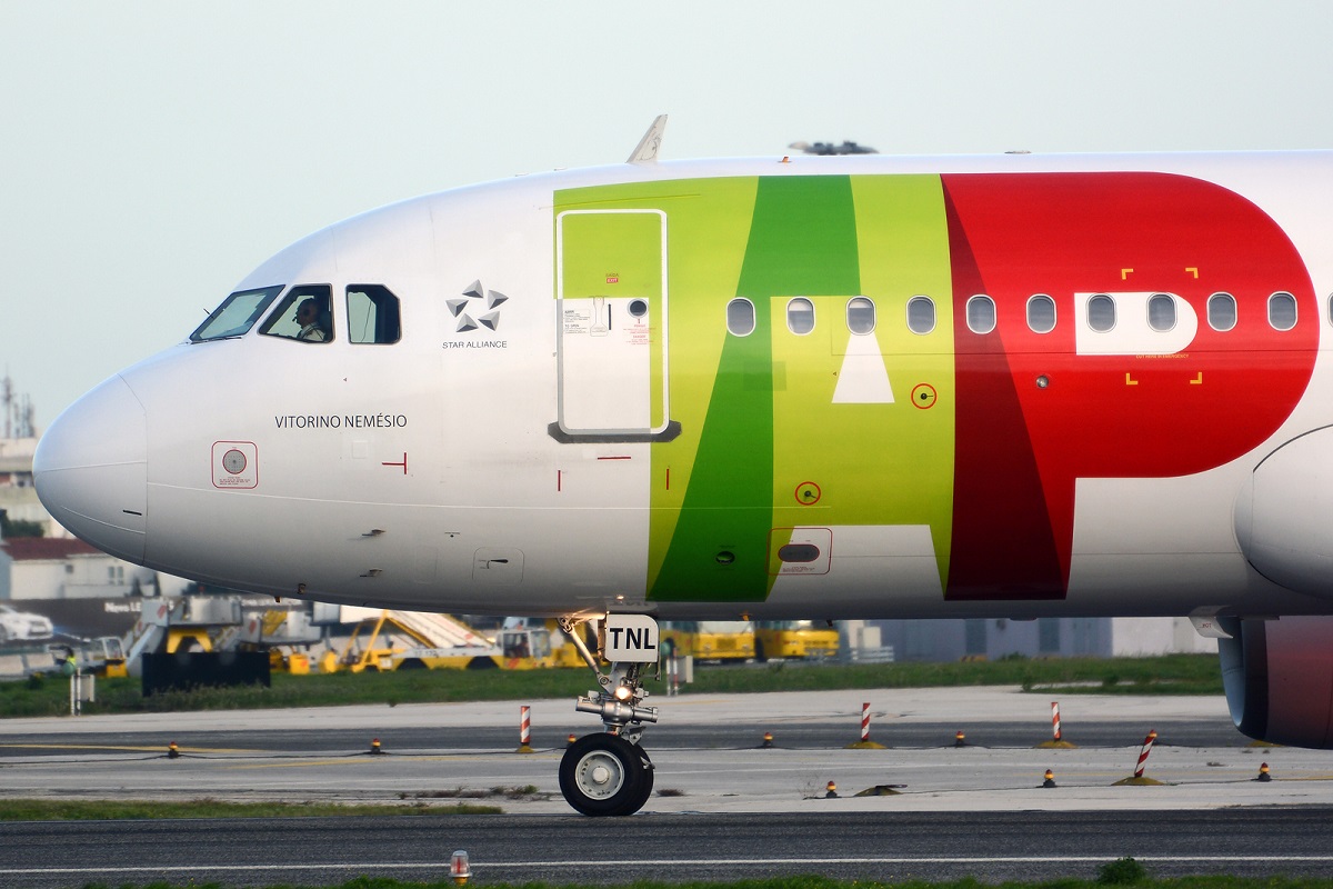 CS-TNL (1231) 2000 Airbus A320-214