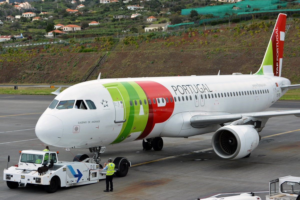 CS-TQD (870) 1999 Airbus A320-214