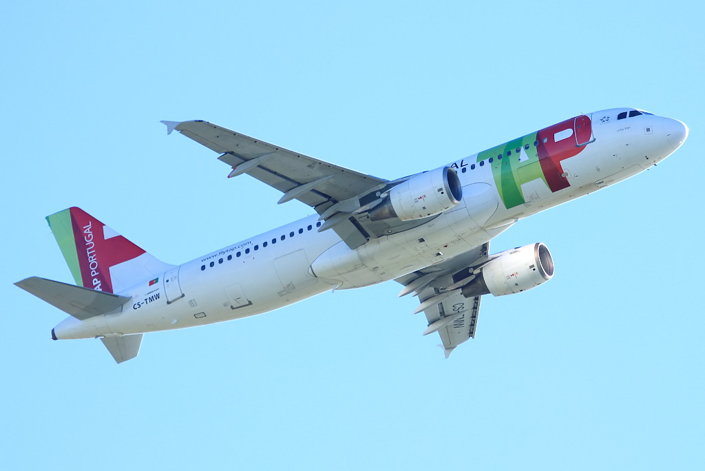 CS-TMW (1667) 2001 Airbus A320-214