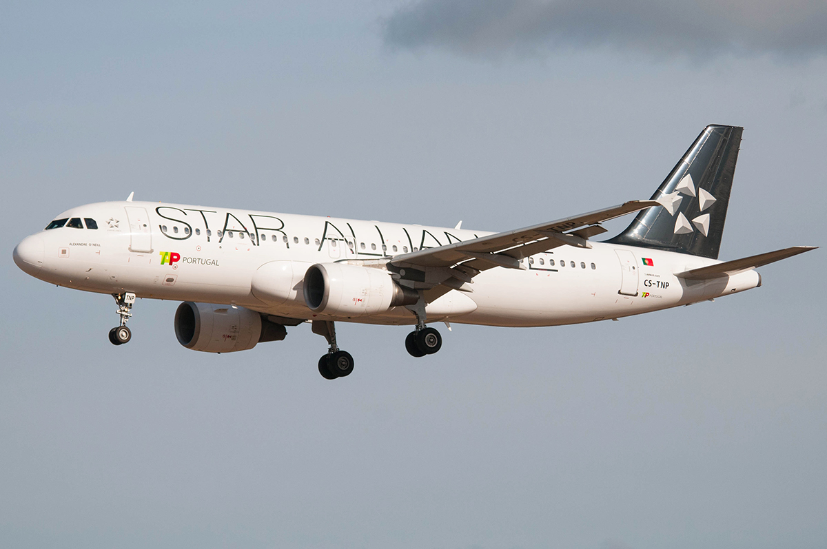 CS-TNP (2178) 2004 Airbus A320-214
