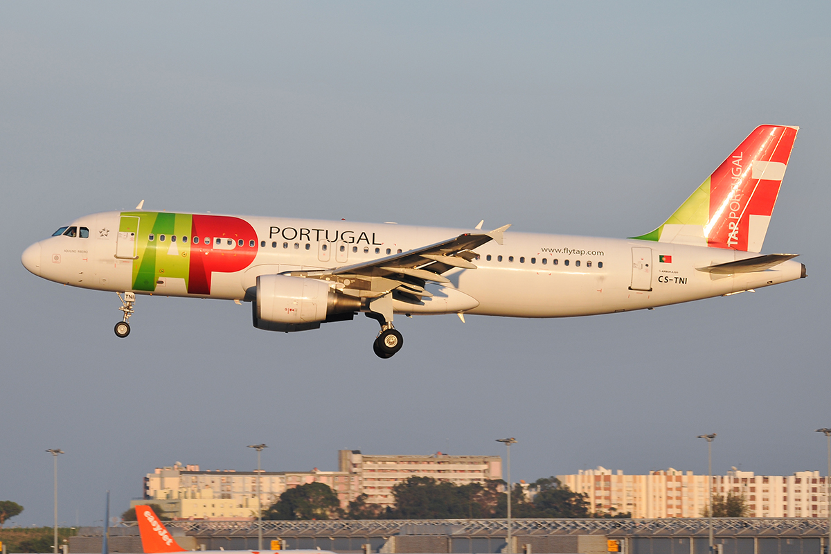 CS-TNI (982) 1999 Airbus A320-214