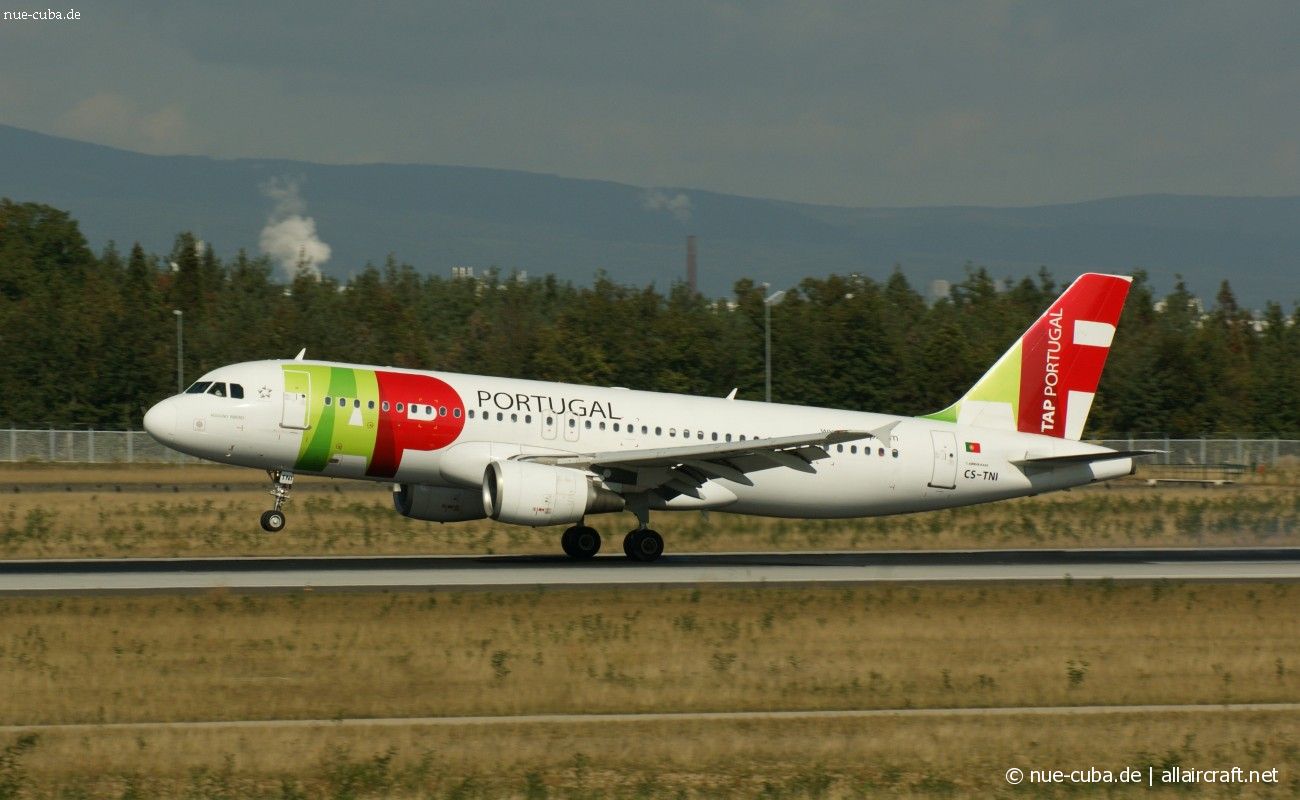 CS-TNI (982) 1999 Airbus A320-214