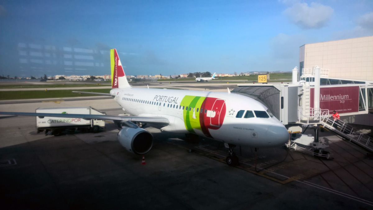 CS-TTE (821) 1998 Airbus A319-111