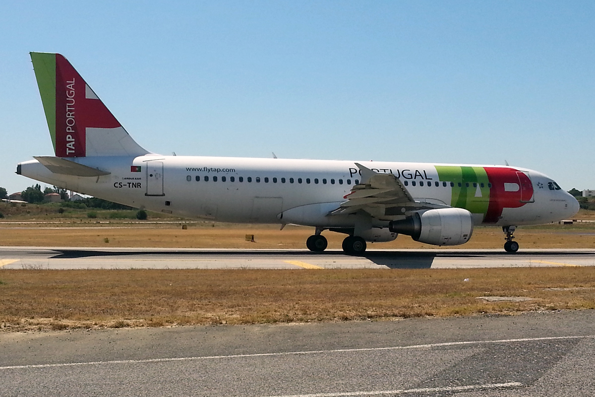 CS-TNR (3883) 2009 Airbus A320-214