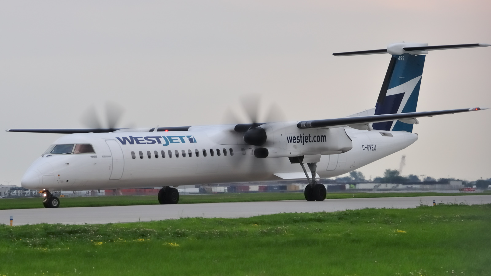 C-GWEU (4493) 2015 Bombardier Dash 8-Q402