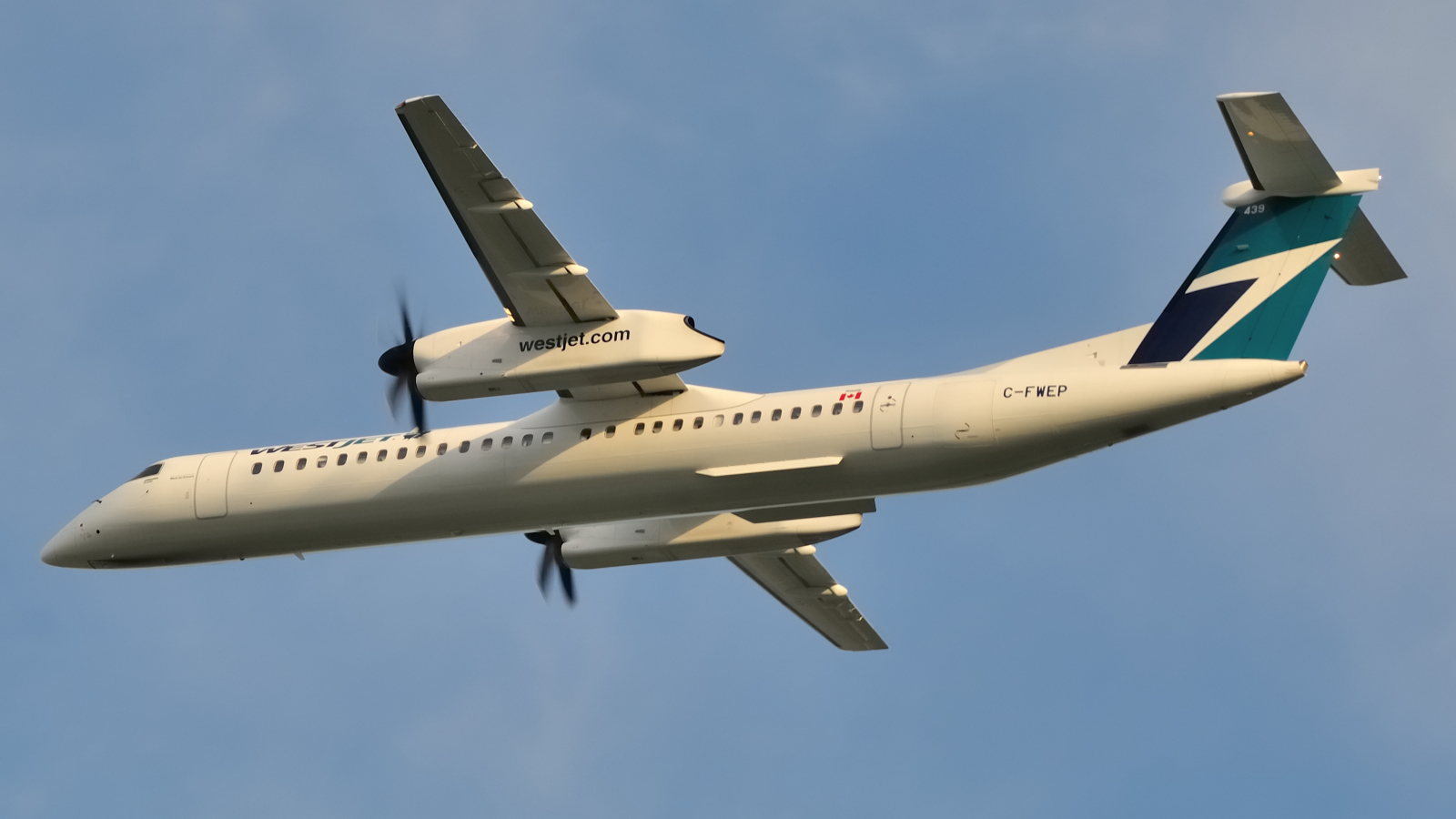 C-FWEP · Bombardier Dash 8-Q402 · (YUL / CYUL)