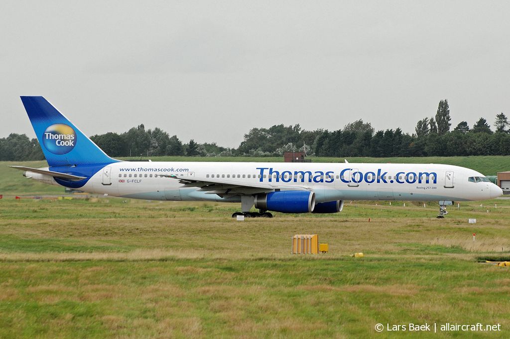 G-FCLF (28835) 1999 Boeing 757-28A