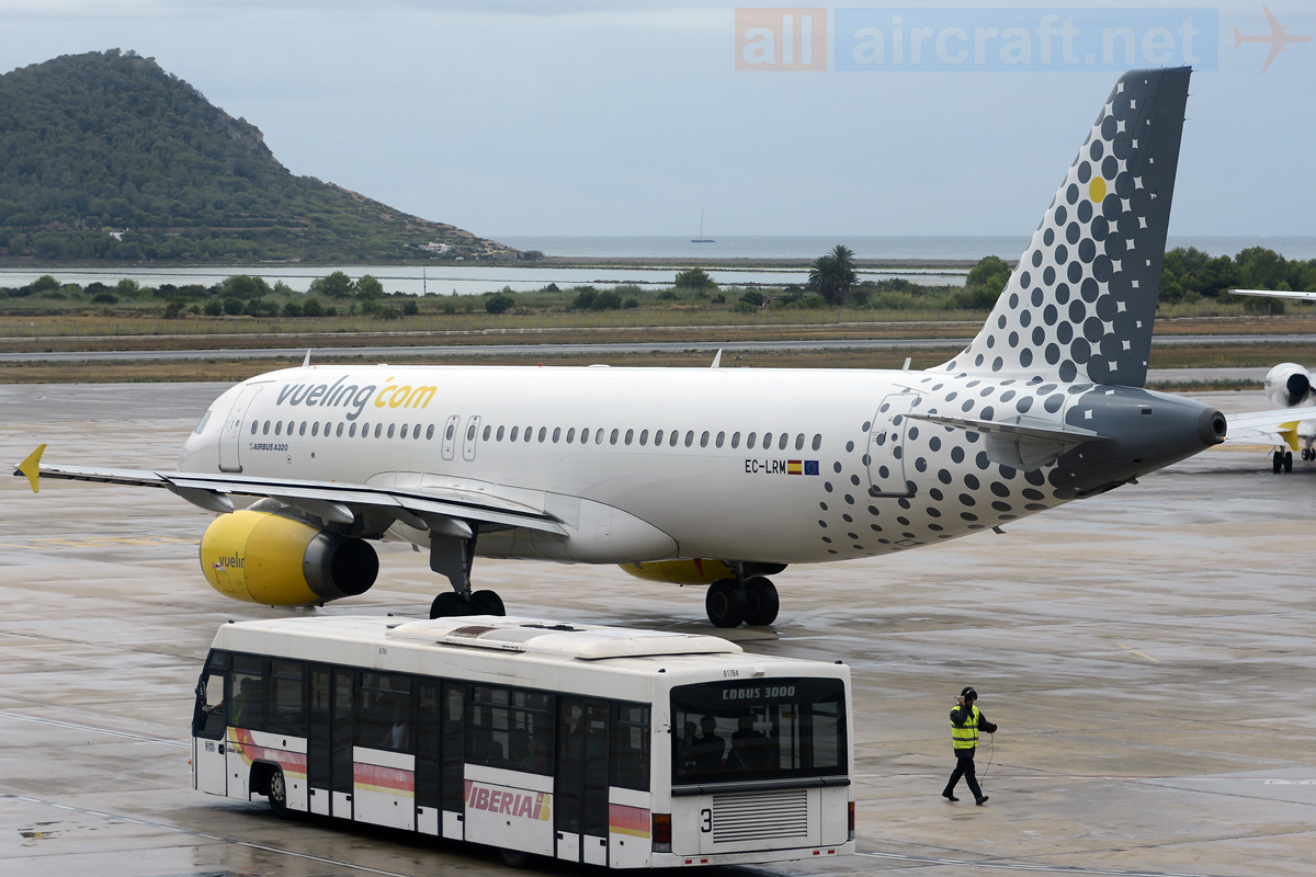 EC-LRM · Airbus A320-232 · (IBZ / LEIB)