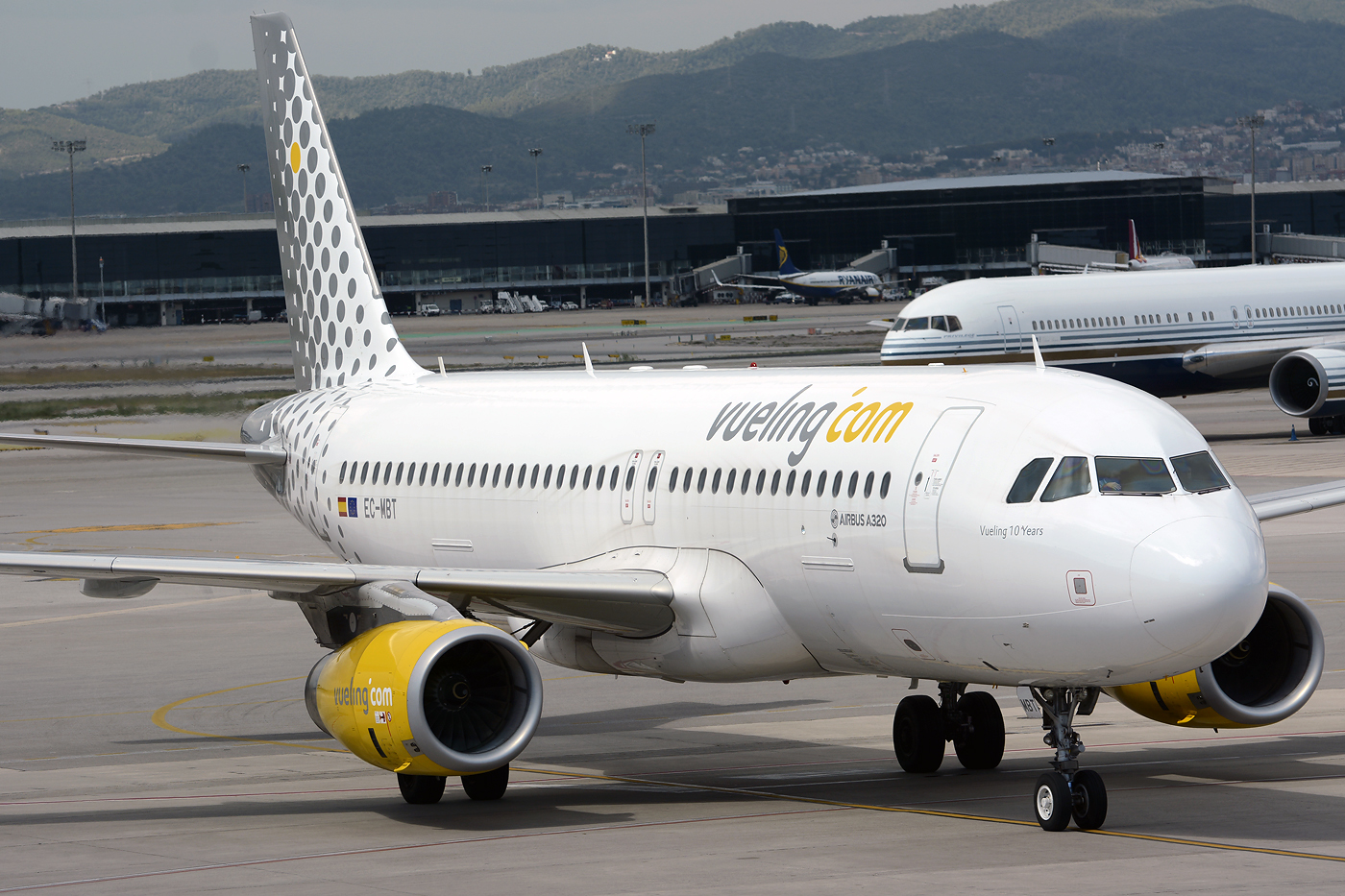 EC-MBT (6128) 2014 Airbus A320-232(WL)