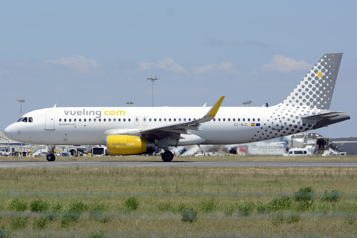 EC-MJC (6841) 2015 Airbus A320-232(WL)