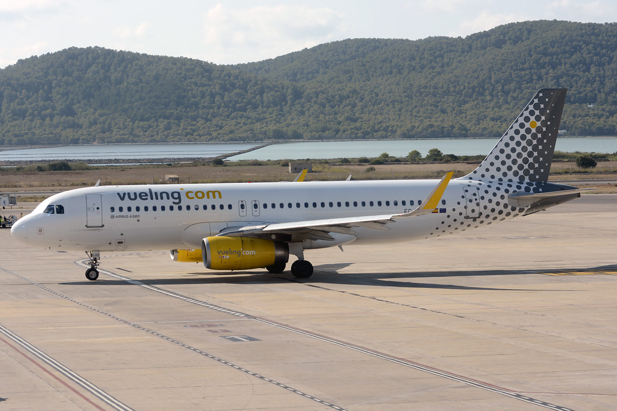 EC-LUO (5530) 2013 Airbus A320-232(WL)
